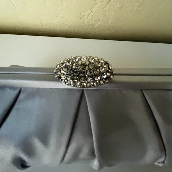 NINA Concord Silver Satin Dress Clutch Purse ~ NEW w/box - Picture 5 of 7